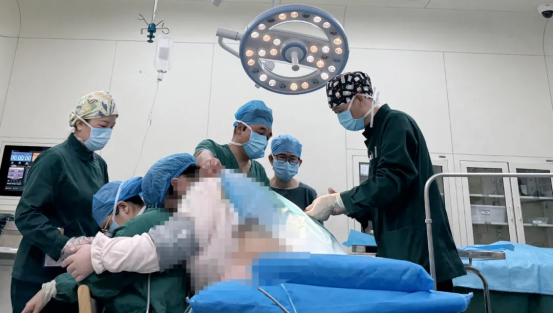 生了！270斤产妇分娩大挑战，多学科紧密协作护航母婴平安