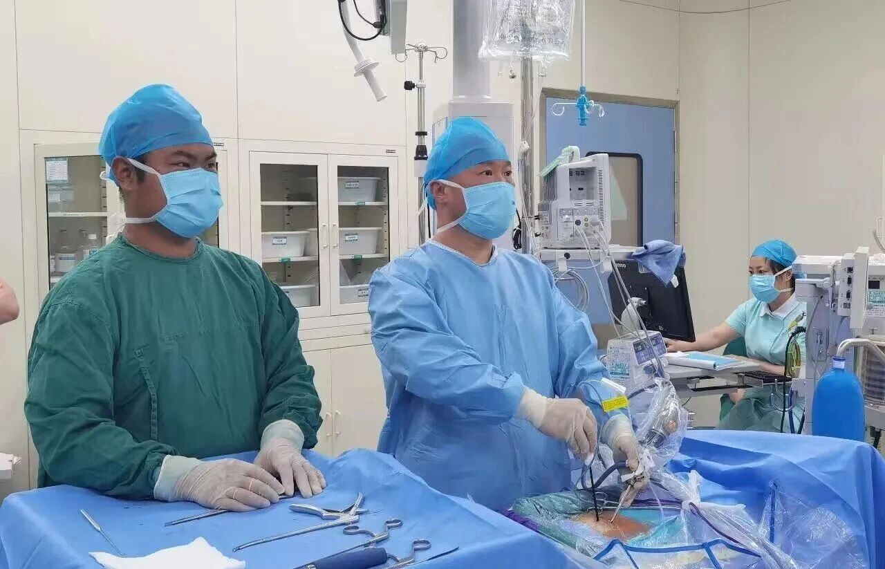 新技术｜“钥匙孔”里大手术，ULIF脊柱微创术助七旬老人摆脱多年腰腿疼